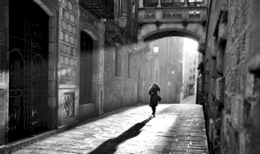 İçimi Dökerken Biraz Kirletmiş Olmalıyım Etrafı