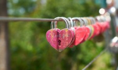 NEDEN BU KADAR YALNIZSIN?