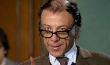 ZAMANA YOLCULUKTA MÜNİR ÖZKUL