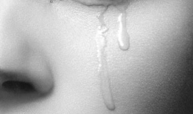 GÖZYAŞLARIMDA HÜZÜN VAR