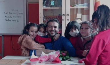 ZAMANA YOLCULUKTA GENÇ BİR ÖĞRETMEN