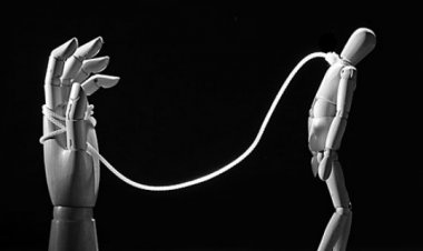 BİR YERLERDEN TANIRIM SENİ BEN