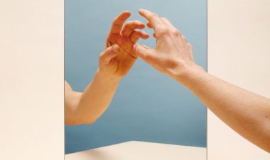 ellerimi takip etmek zorundayım