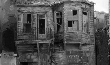 Bağıra Çağıra Susmak