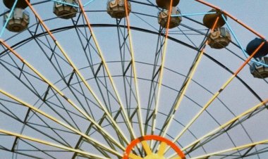 AYAKLANDI GÖKYÜZÜ