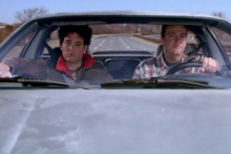 Marshall ve Ted’in uğruna Chicago’ya araba sürdükleri pizzacının adı nedir?